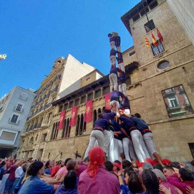 La torre de 8 que vol ser de 9 al Mercadal. Foto: Eva Casanova La torre de 8 que vol ser de 9 al Mercadal. Foto: Eva Casanova