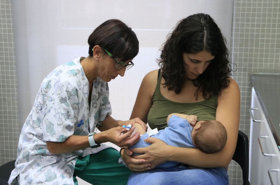 Toca vacunar els nadons de bronquiolitis: quins, quan i a on Toca vacunar els nadons de bronquiolitis: quins, quan i a on