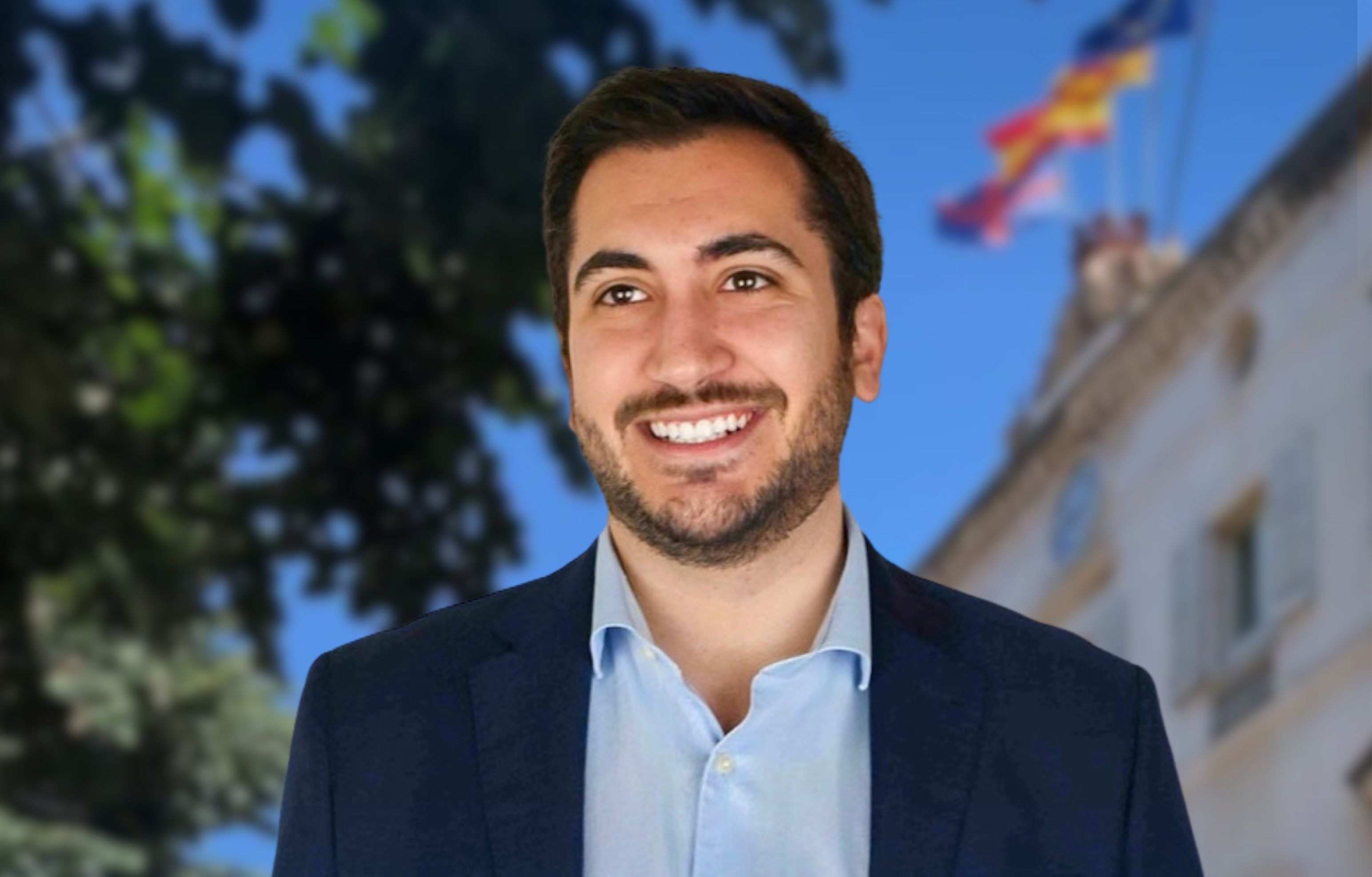 Escribano davant de l'Ajuntament de Mataró