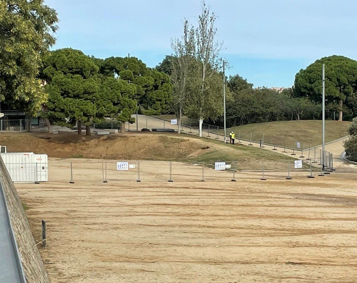 Obres de la nova àrea recreativa per a gossos al Nou Parc Central de Mataró. Foto: Ajuntament