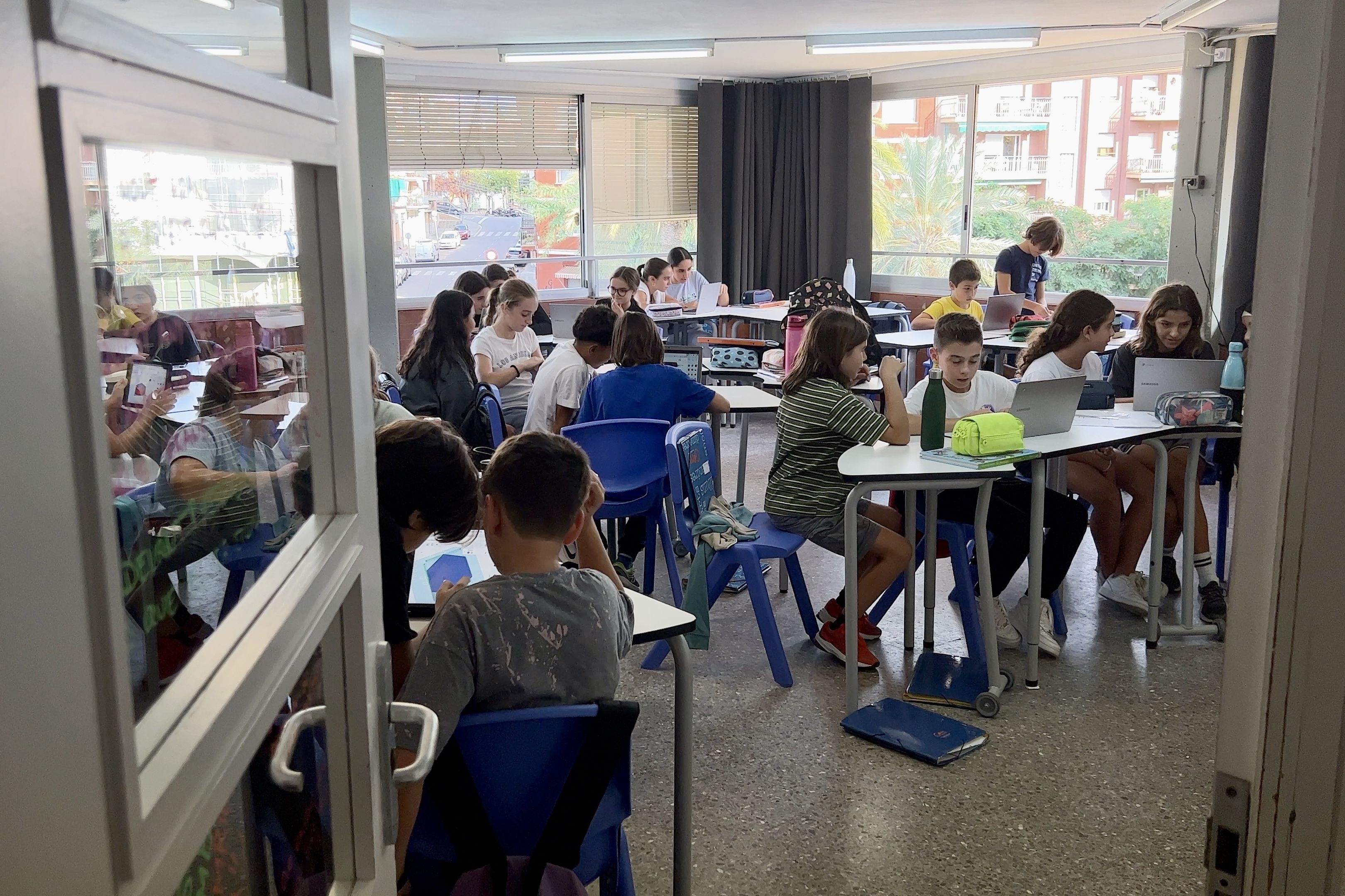 Alumnes de l'escola GEM de Mataró, a classe. Foto: ACN