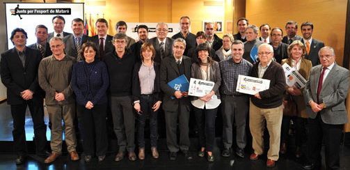 Todos los participantes a lacto de firma de la campaña Juntos por ldeporte de Mataró Todos los participantes a lacto de firma de la campaña Juntos por ldeporte de Mataró