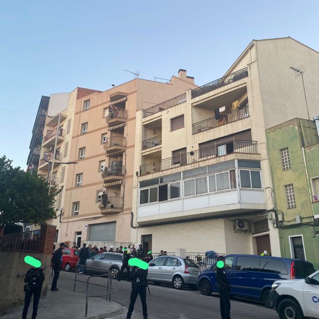 Bloc ocupat a la ronda Cerdanya durant l'operatiu Bloc ocupat a la ronda Cerdanya durant l'operatiu