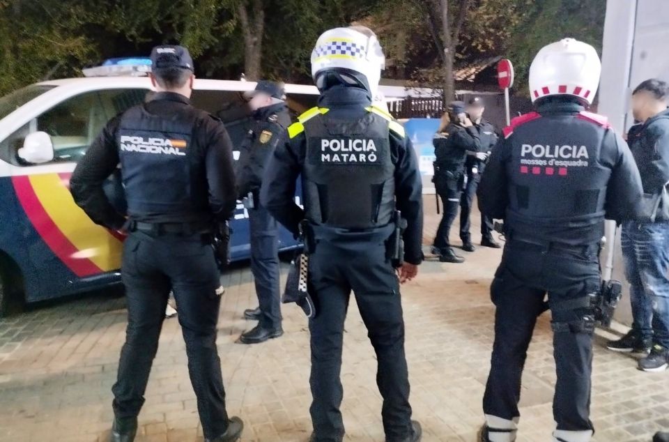 Agents de Mossos, Local i Nacional a l'operatiu Agents de Mossos, Local i Nacional a l'operatiu