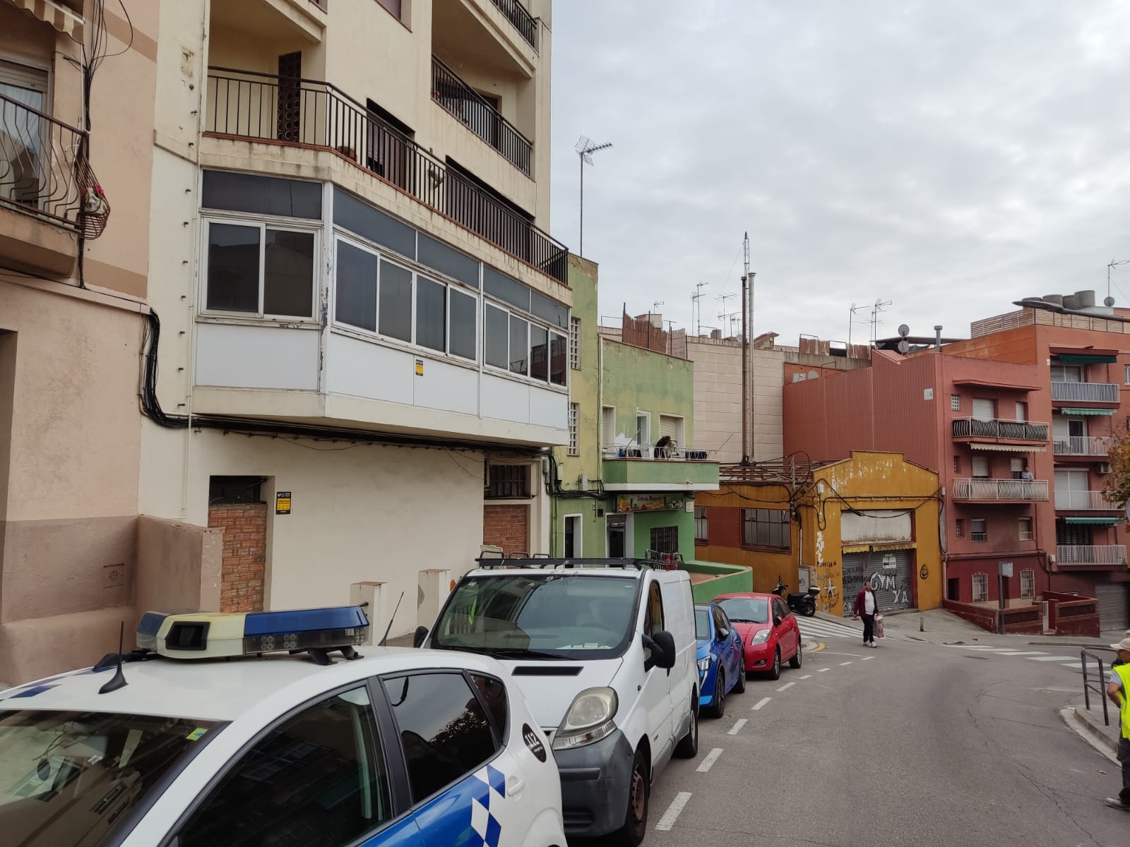 El bloc d'habitatges desallotjat a la Ronda Cerdanya de Mataró. Foto: Policia Local