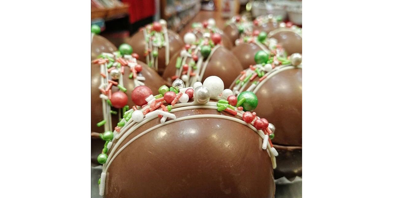 Bombes de Xocolata: Una explosió de gust i aroma, perfectes per a qualsevol moment de celebració. Bombes de Xocolata: Una explosió de gust i aroma, perfectes per a qualsevol moment de celebració.