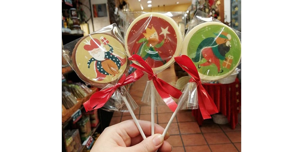 Piruletes de Diferents Motius Nadalencs: Una divertida i dolça manera de celebrar les festes. Piruletes de Diferents Motius Nadalencs: Una divertida i dolça manera de celebrar les festes.
