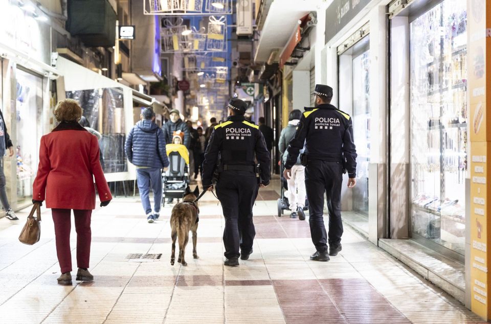 Imatge d'arxiu de la Policia patrullant pels carrers de Calella
