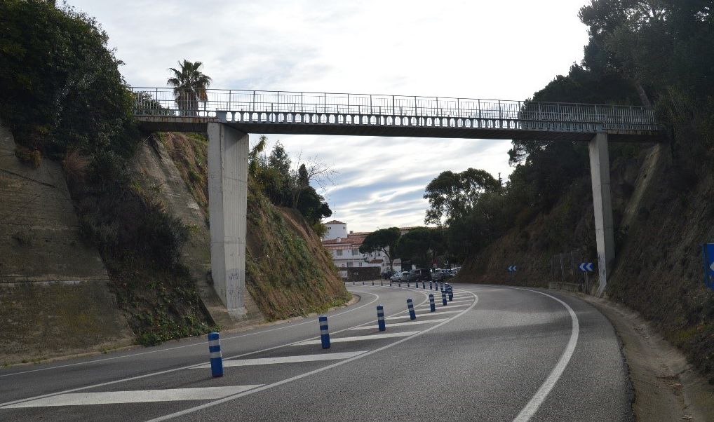 La passarel·la actual a Sant Pol, que se substituirà