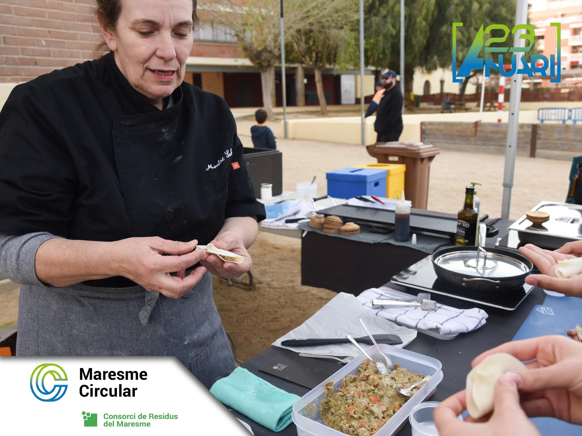 Una de les accions de Maresme Circular contra el malbaratament alimentari. Foto Marga Cruz : Maresme Circular Una de les accions de Maresme Circular contra el malbaratament alimentari. Foto Marga Cruz : Maresme Circular