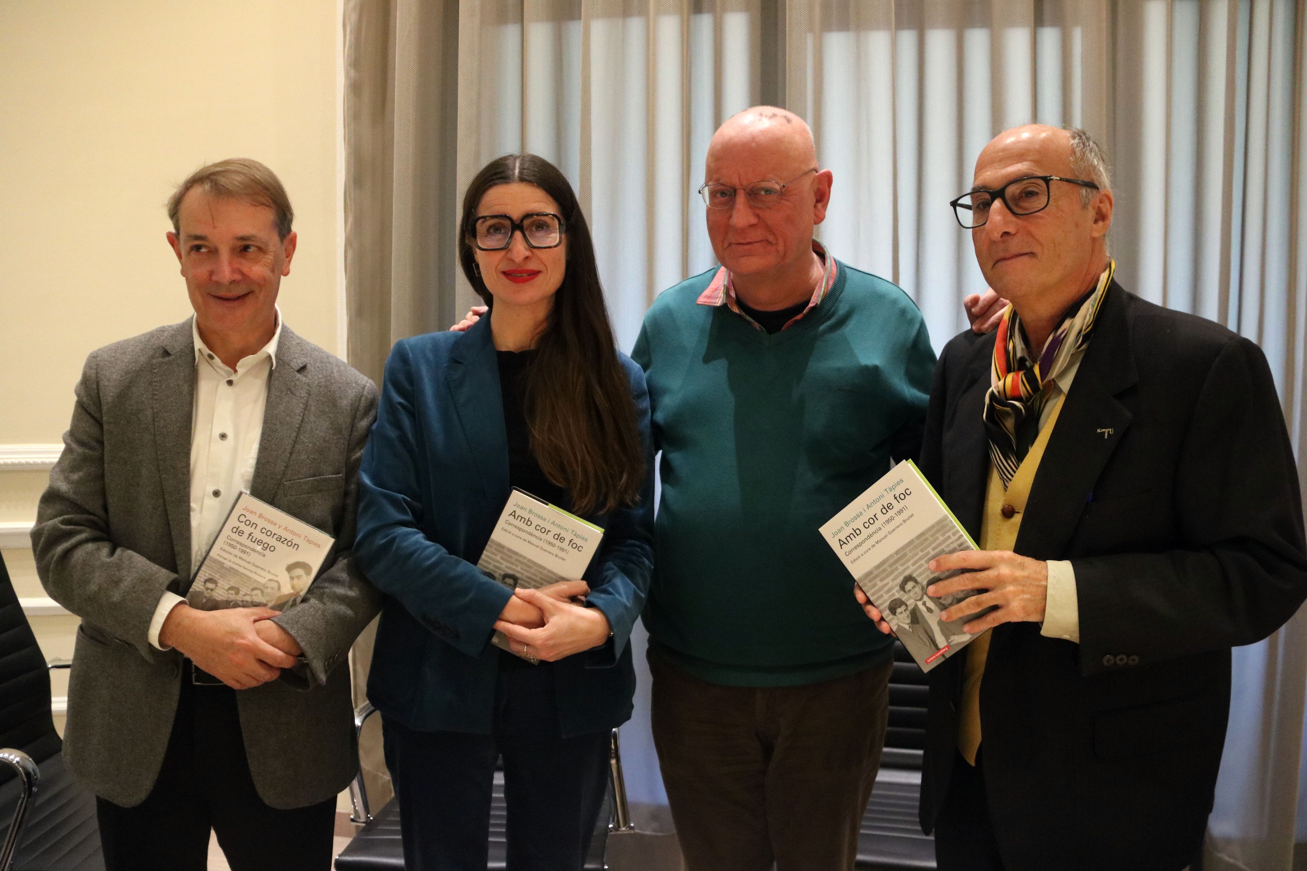 El crític i assagista mataroní Manuel Guerrero, segon per la dreta. Foto: ACN