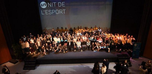 Foto de família de tots els premiats
