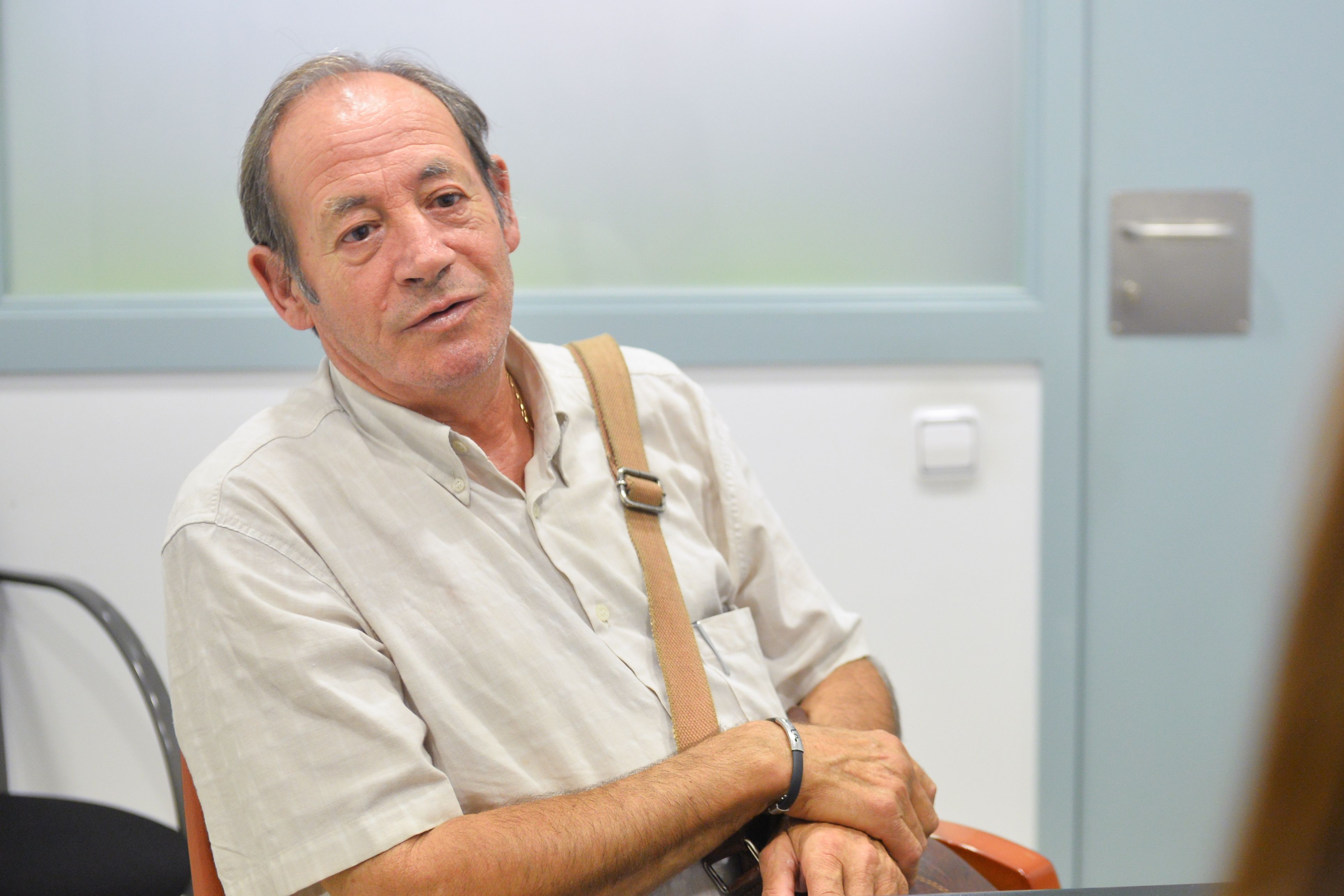 Jaume Vidal tiene que cuidar de su mujer, que sufre la enfermedad