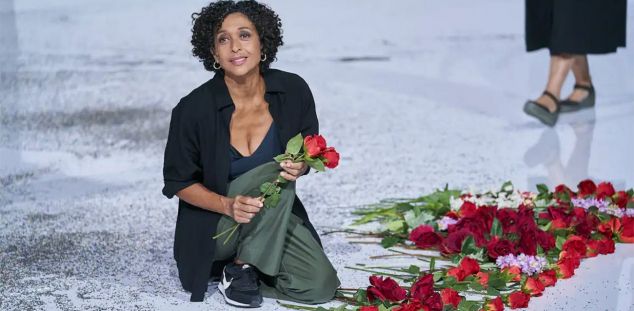 Vicenta Ndongo interpreta la Colometa a La plaça del Diamant Vicenta Ndongo interpreta la Colometa a La plaça del Diamant
