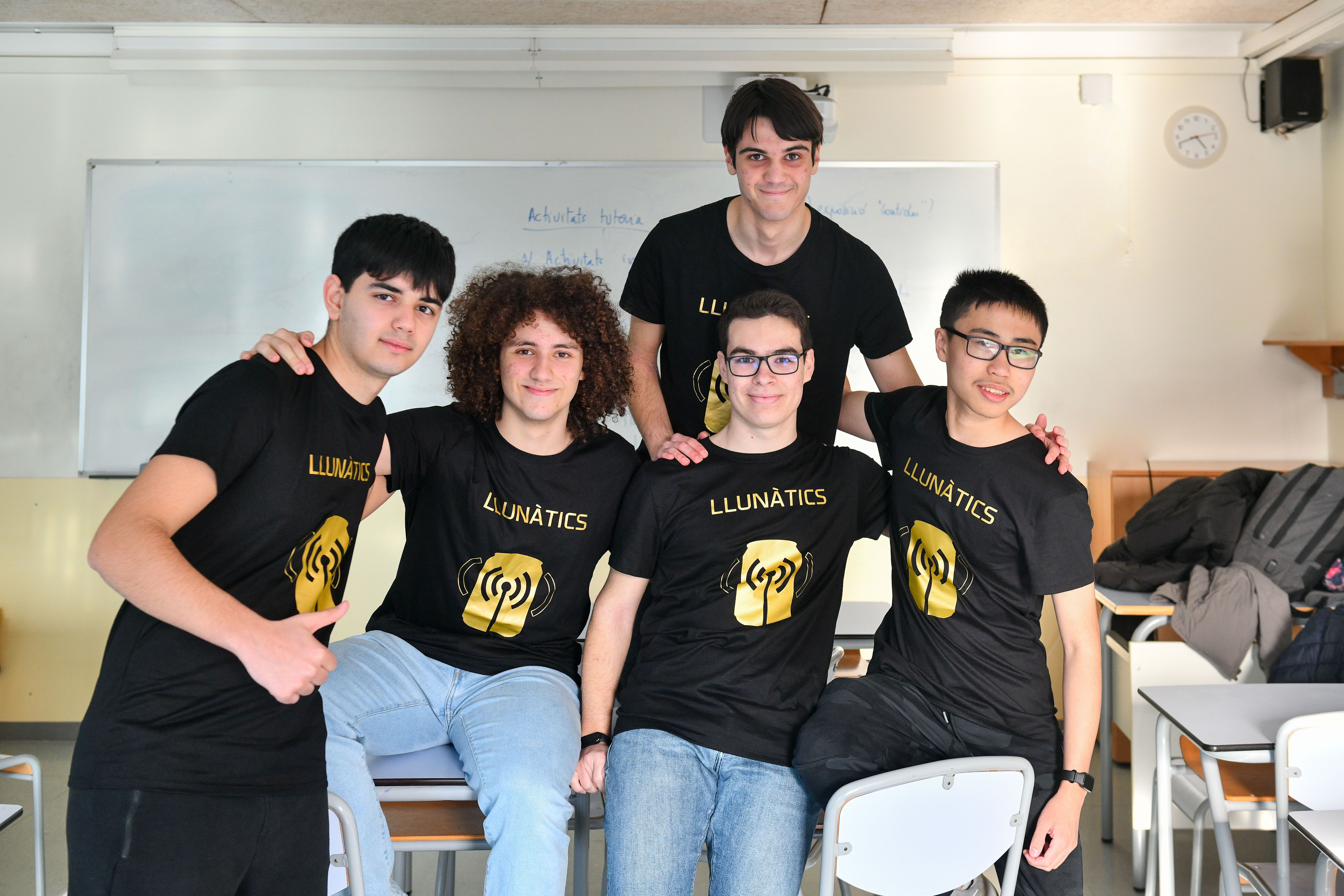 Alumnes de Santa Anna projecten un satèl·lit