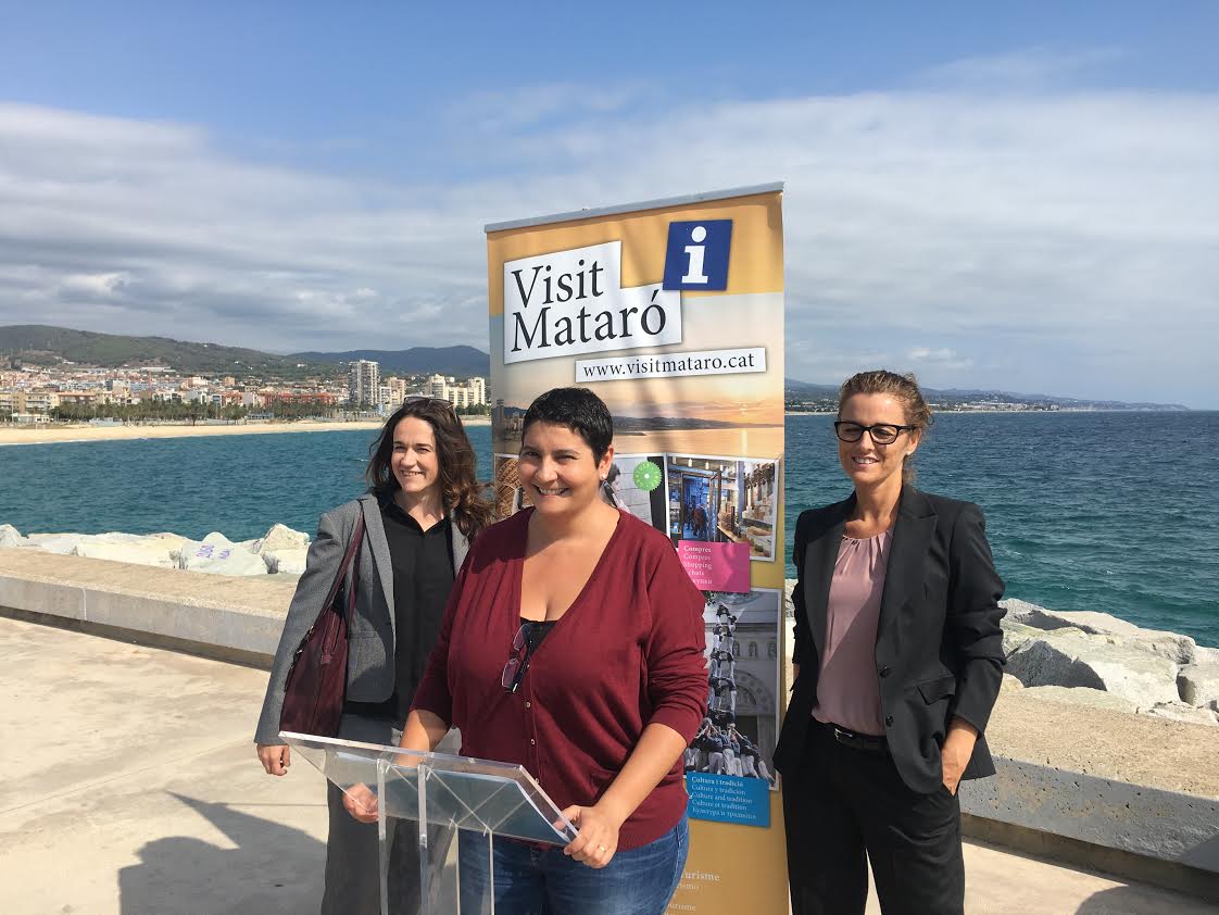 Dolors Guillan con Sabrina Freixedas (Colono) y Marta Marimón (Atenea).