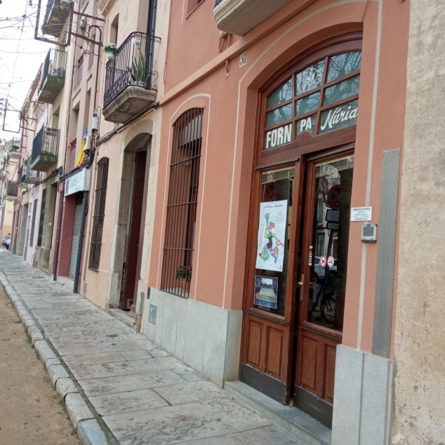 El forn de pa, part del paisatge inconfusible del carrer de Prat de la Riba El forn de pa, part del paisatge inconfusible del carrer de Prat de la Riba