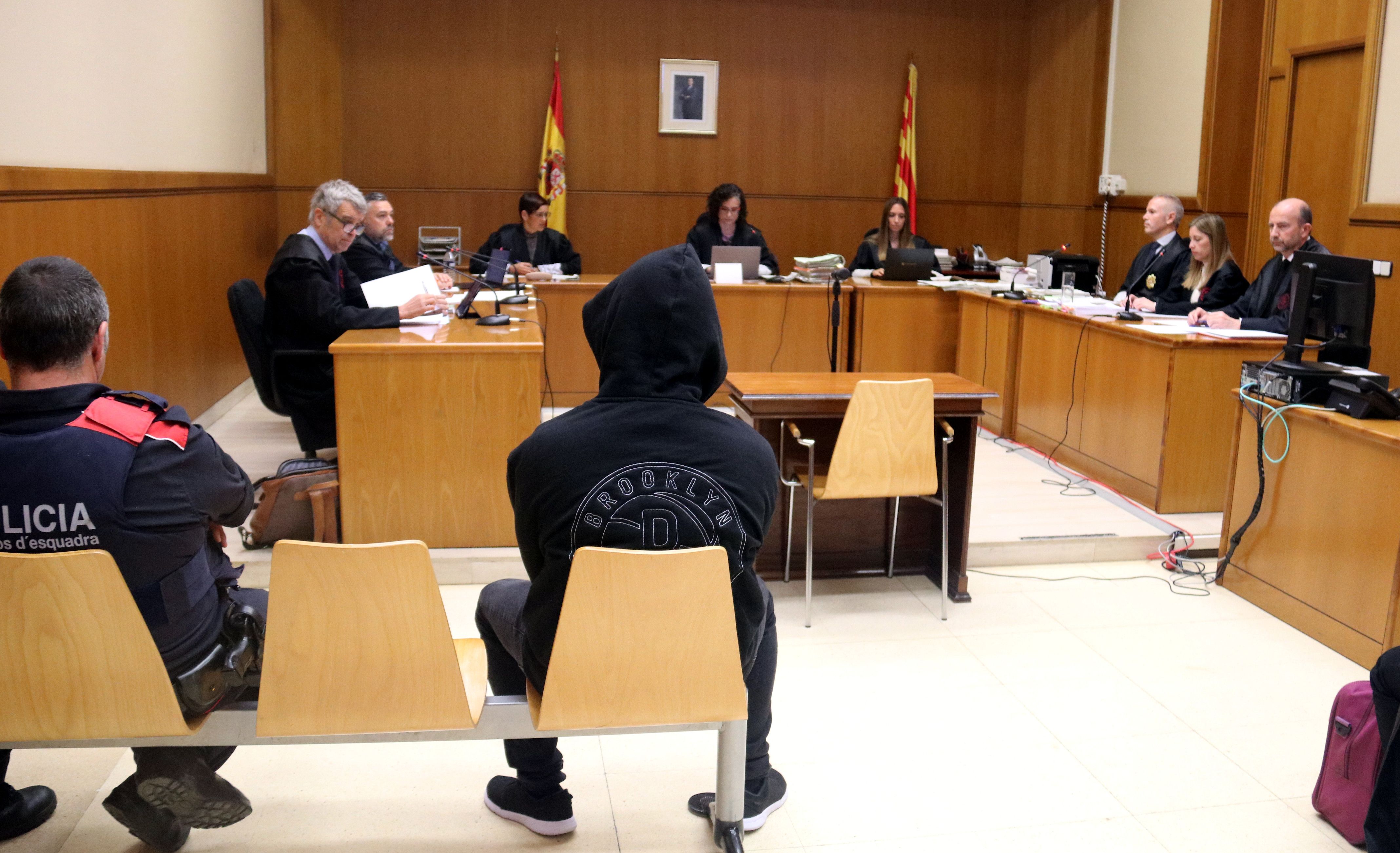 La defensa del professor acusat d'abusos diu que és autista
