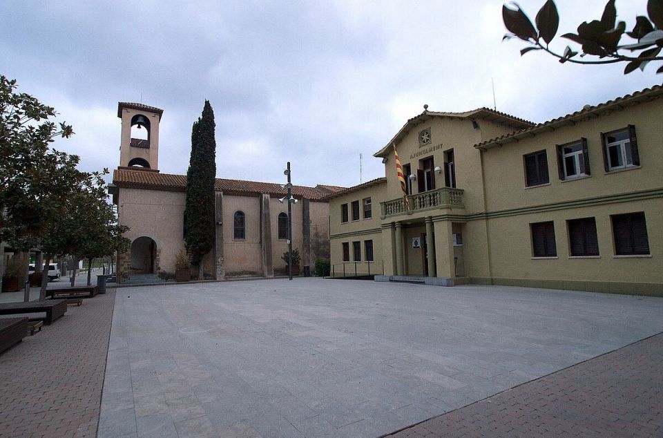 Santa Susanna El poble del Maresme obligat a penjar la bandera espanyola