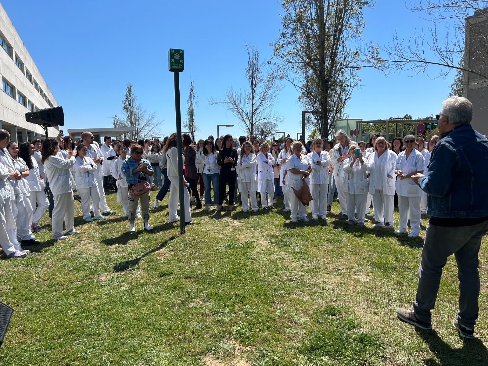 Treballadors en el pregó festiu dels 25 anys de l'Hospital. Foto: CSDM
