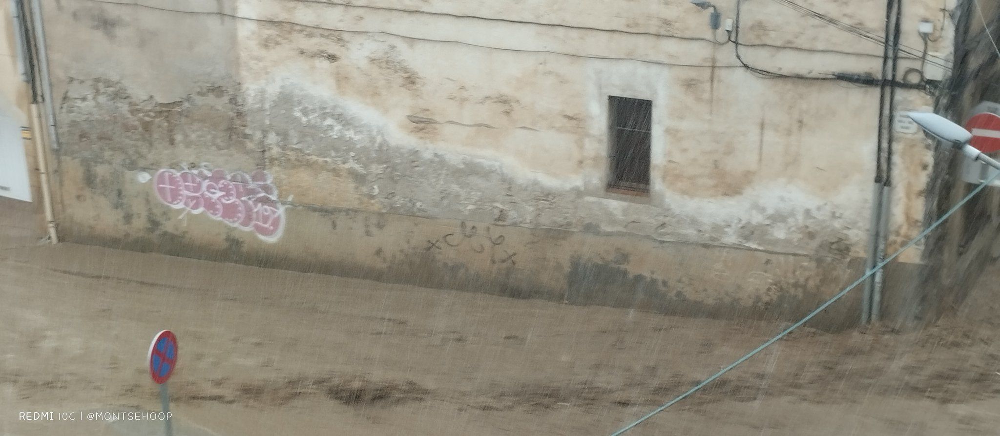 Riuades, vehicles arrossegats i carrers inundats al Maresme