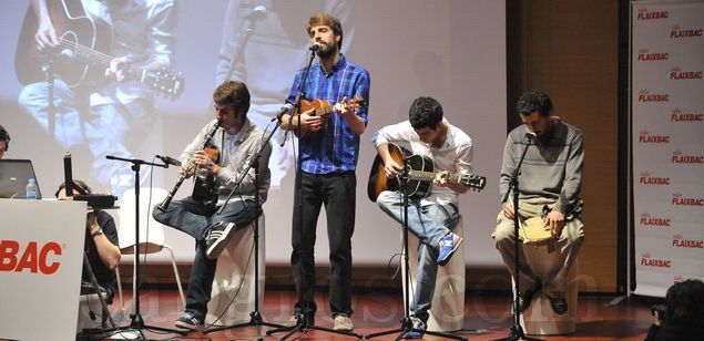 Manel en una actuación reciente en Mataró Manel en una actuación reciente en Mataró