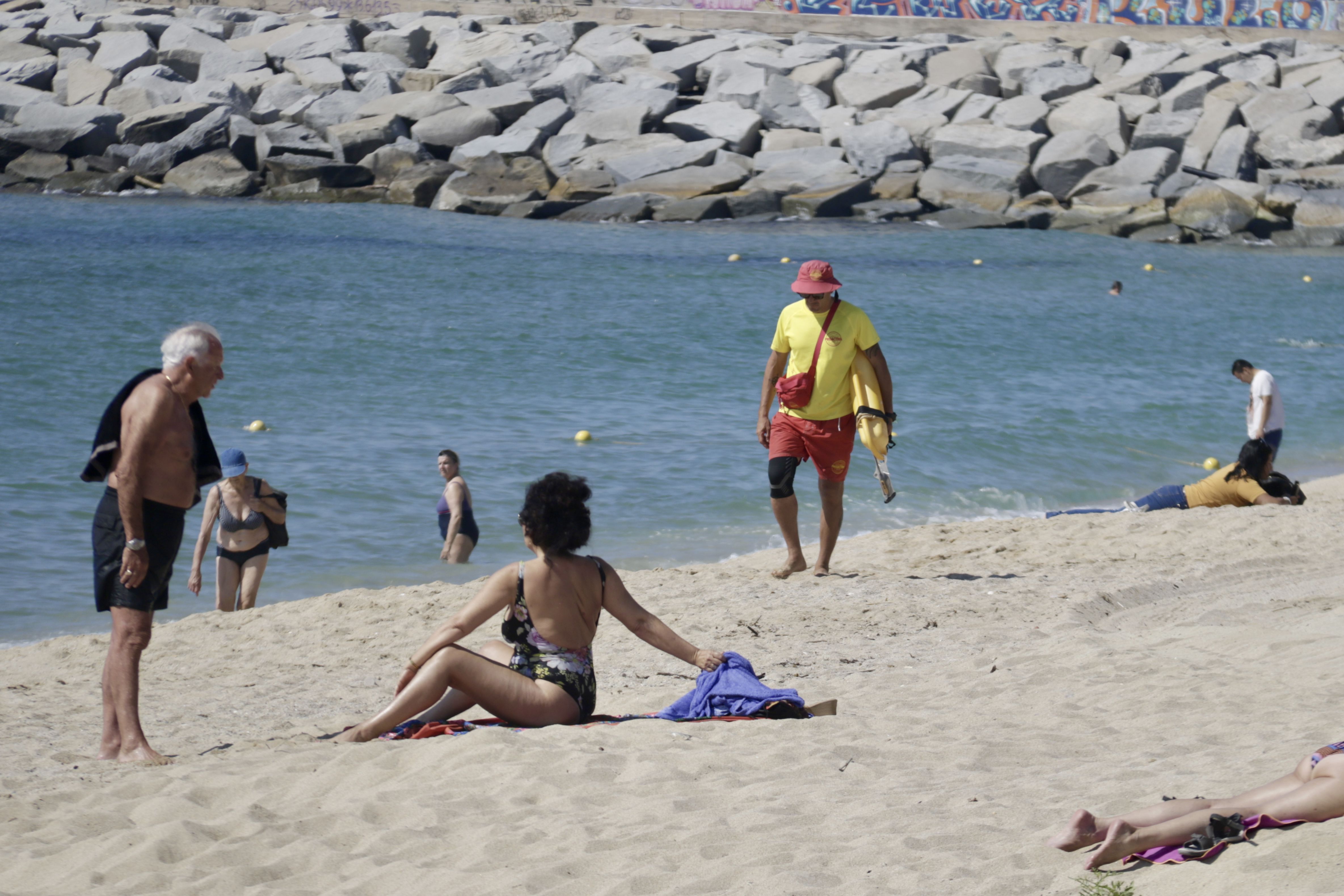 Socorristes a les platges de Mataró. Foto: ACN