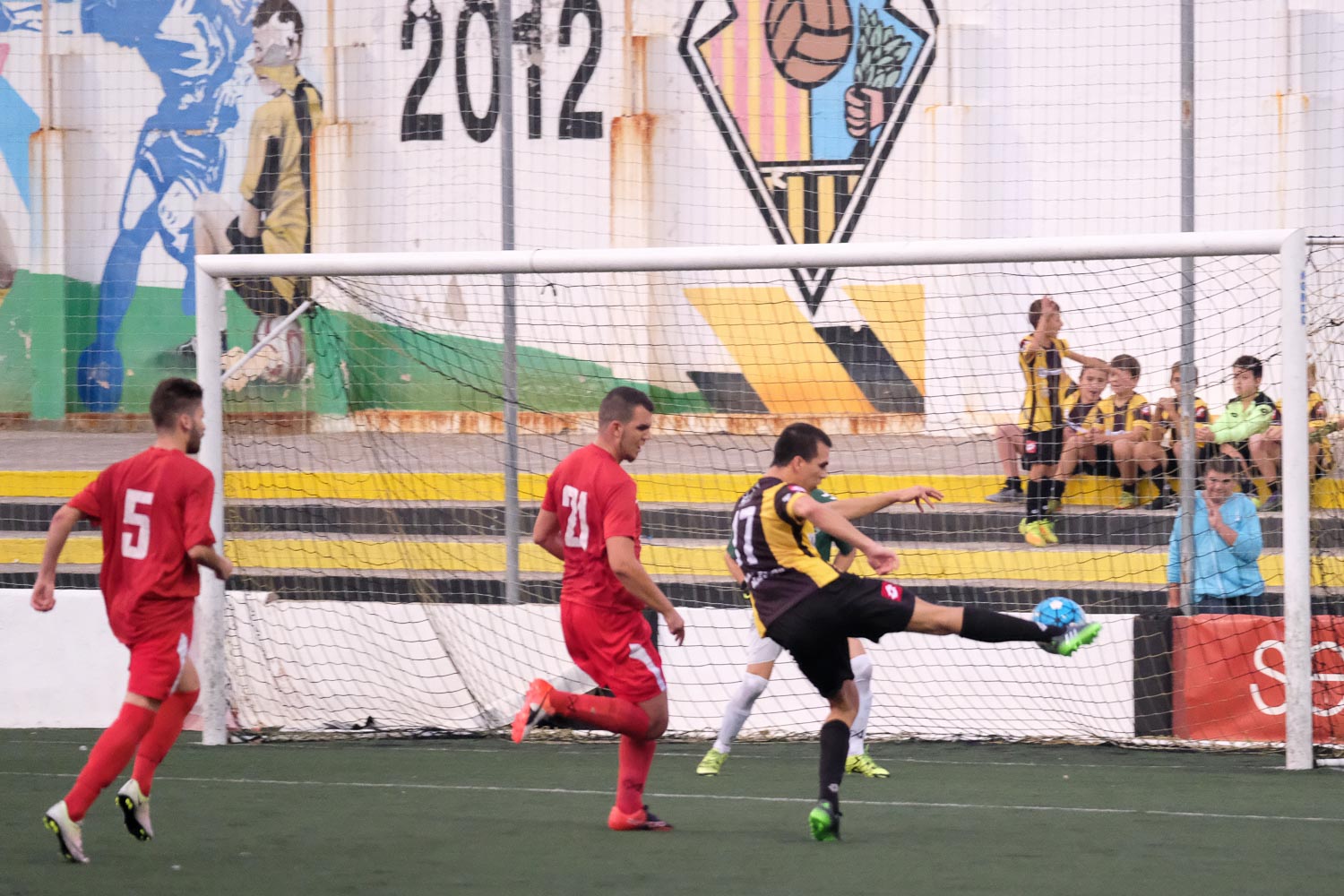 Un partido del CE Mataró. Foto: R.Gallofré