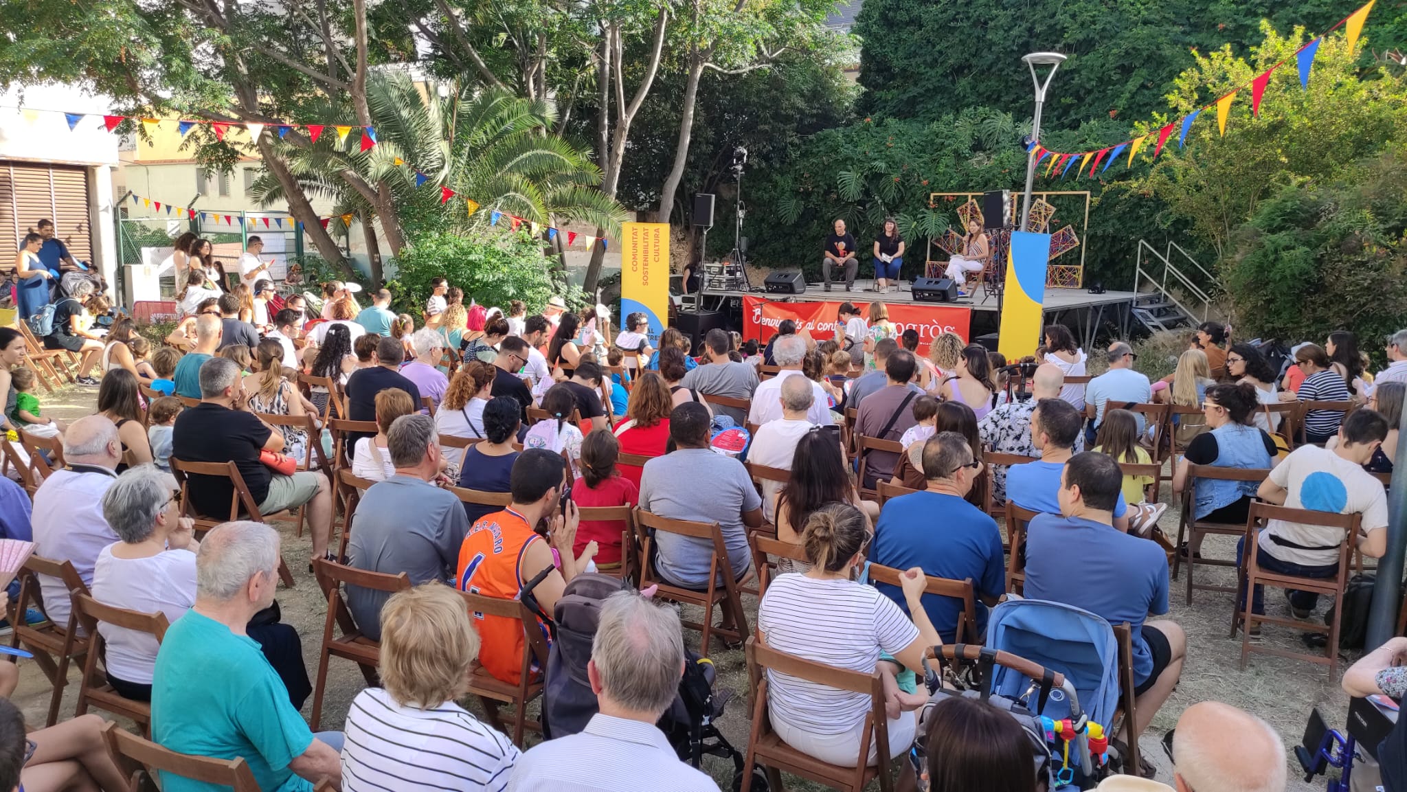 Ple absolut a la presentació del Conte de Santes de Capgròs
