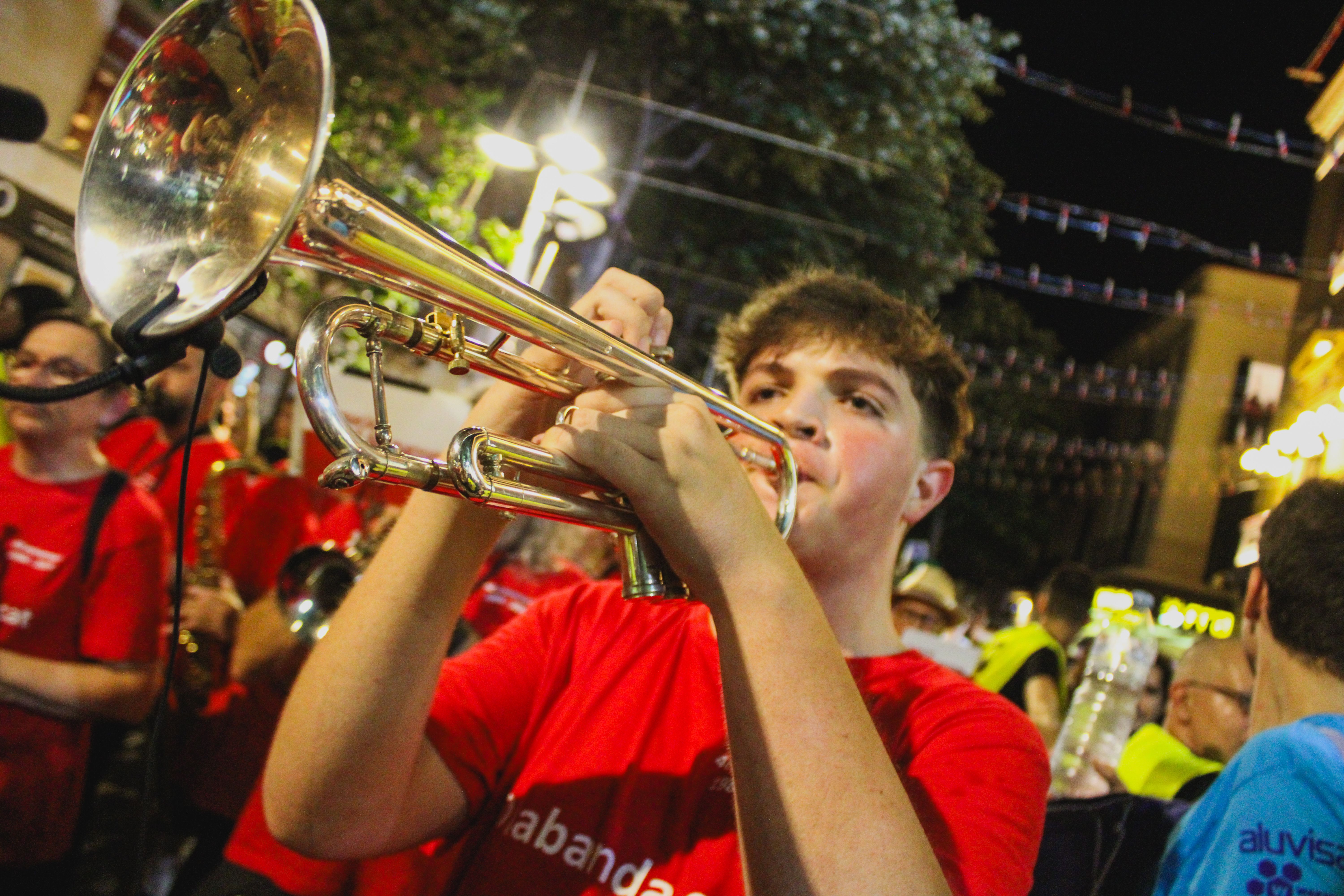 Els músics de La Banda durant la cercavila. Foto: Iker Morera Els músics de La Banda durant la cercavila. Foto: Iker Morera