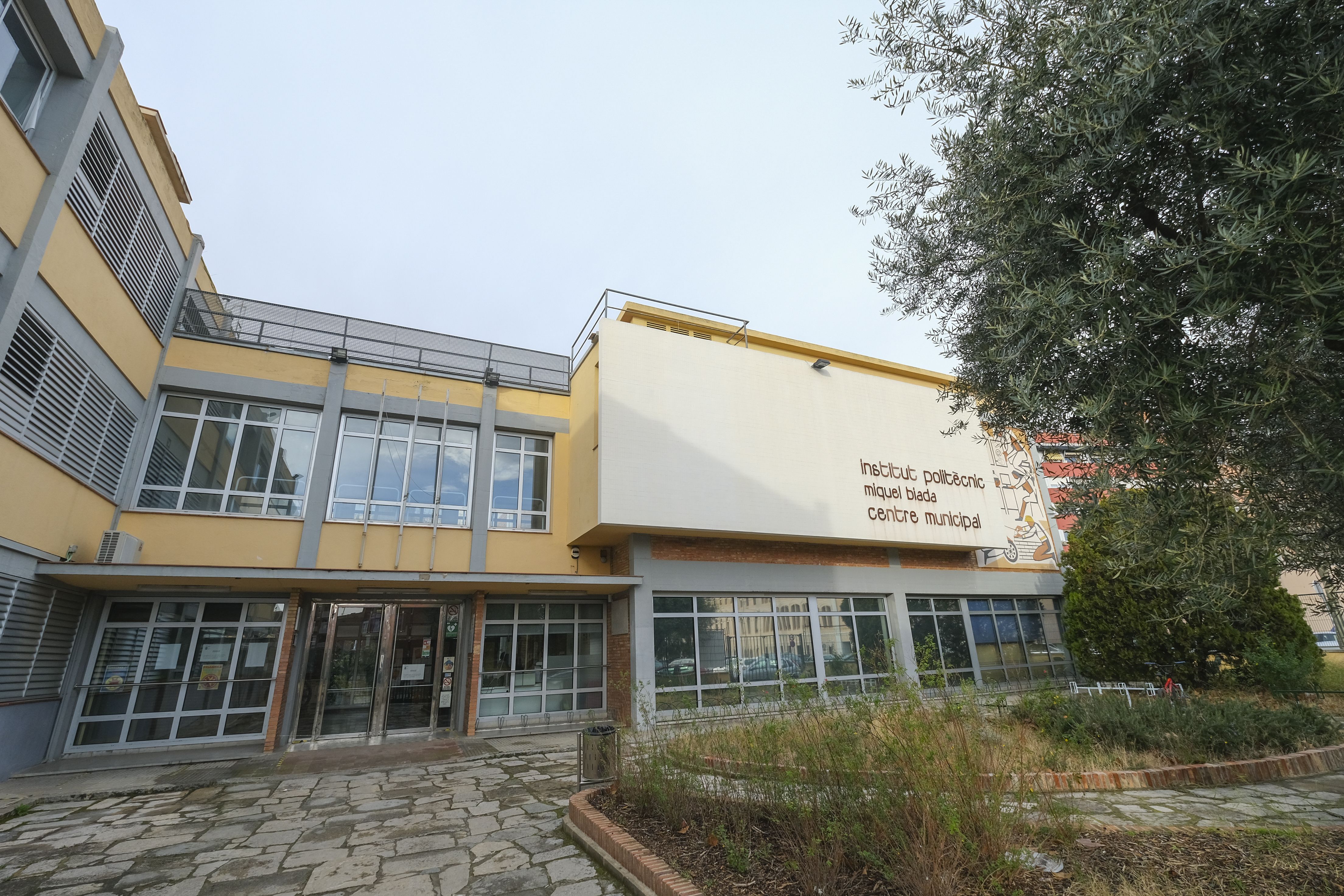 L'institut Miquel Biada L'institut Miquel Biada