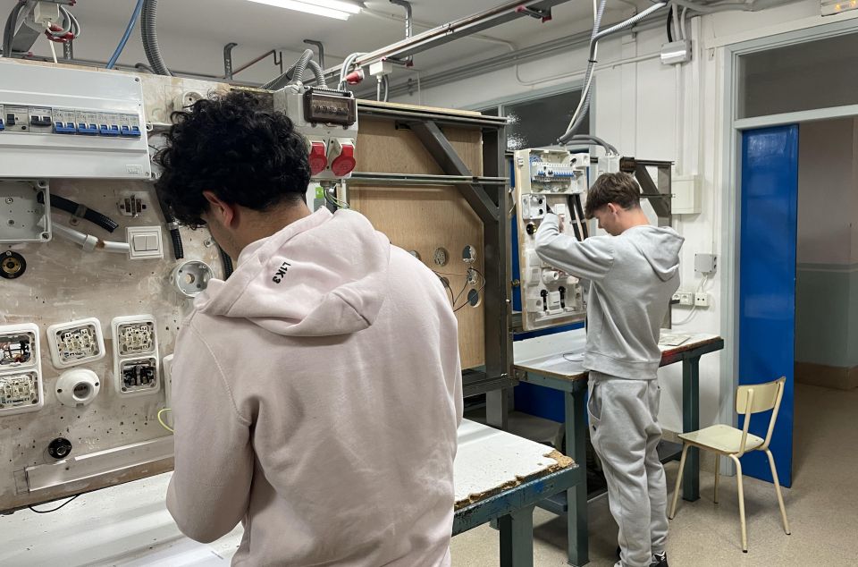 Estudiants al Miquel Biada Estudiants al Miquel Biada