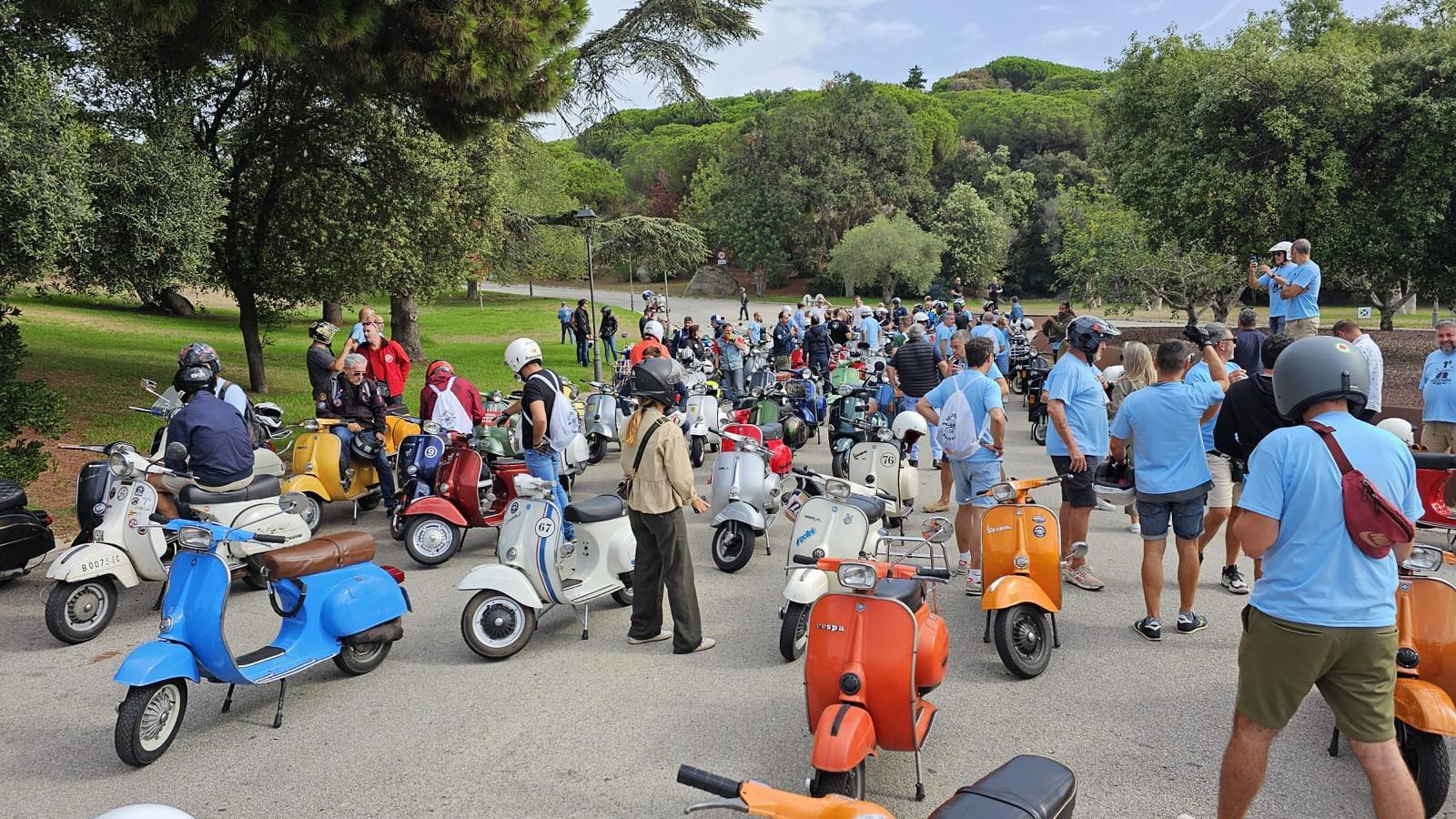 La icònica Vespa, protagonista a la Vespeinada