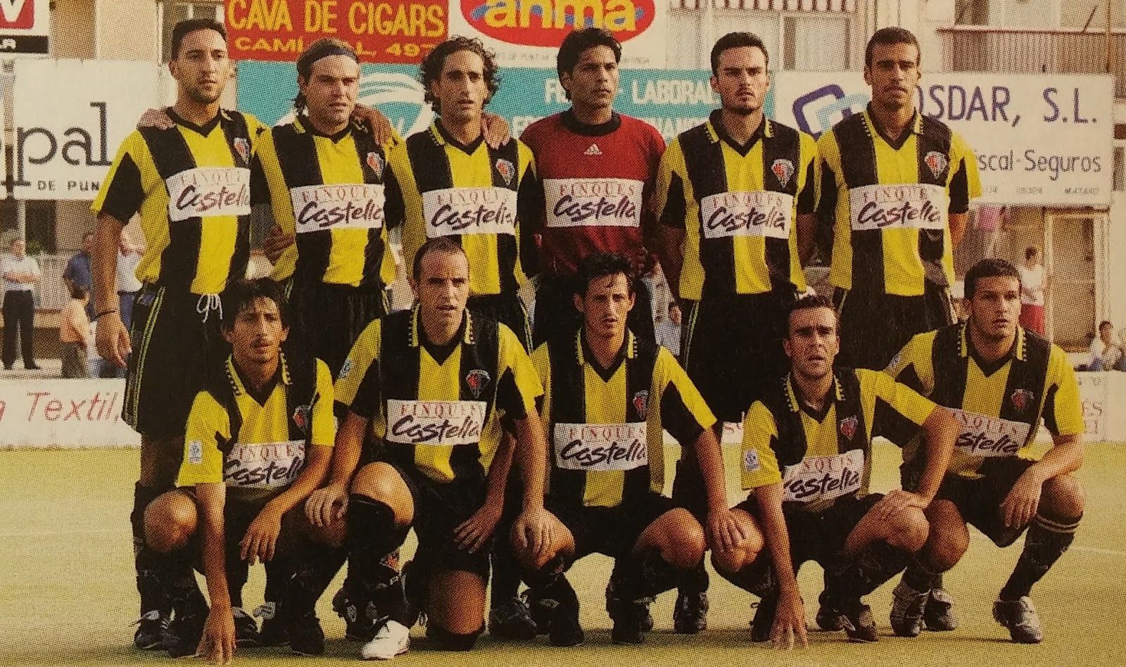 Una alineació del CE Mataró 2003-2004, la temporada dels brasilers Una alineació del CE Mataró 2003-2004, la temporada dels brasilers