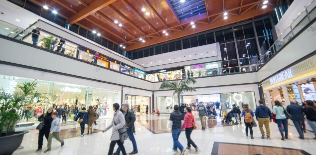 Interior de Mataró Parc, centre comercial de la capital del Maresme. Interior de Mataró Parc, centre comercial de la capital del Maresme.
