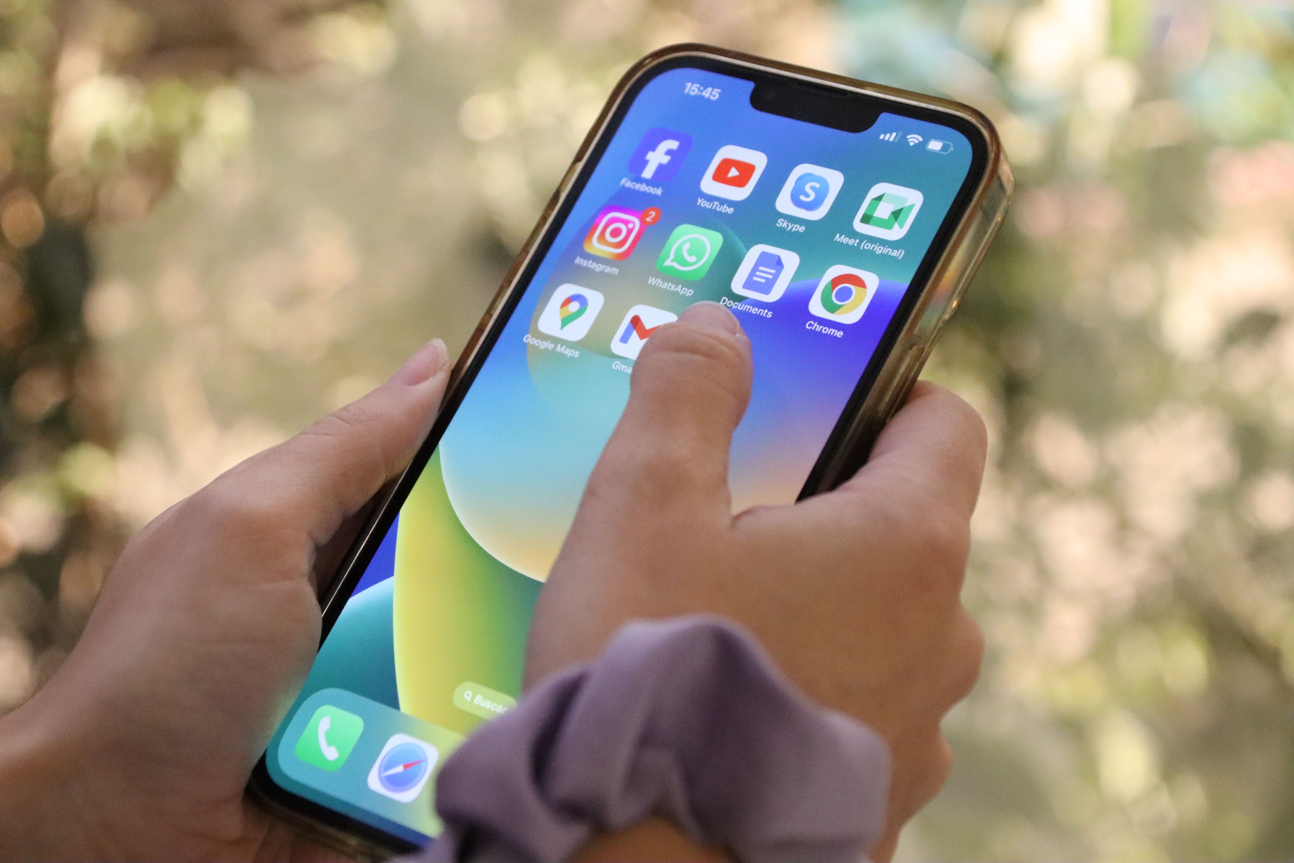 Es recomana endarrerir el primer telèfon intel·ligent fins als 16 anys