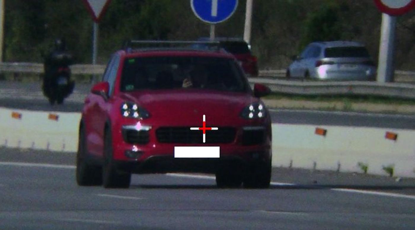 a 160 i mirant el mòbil