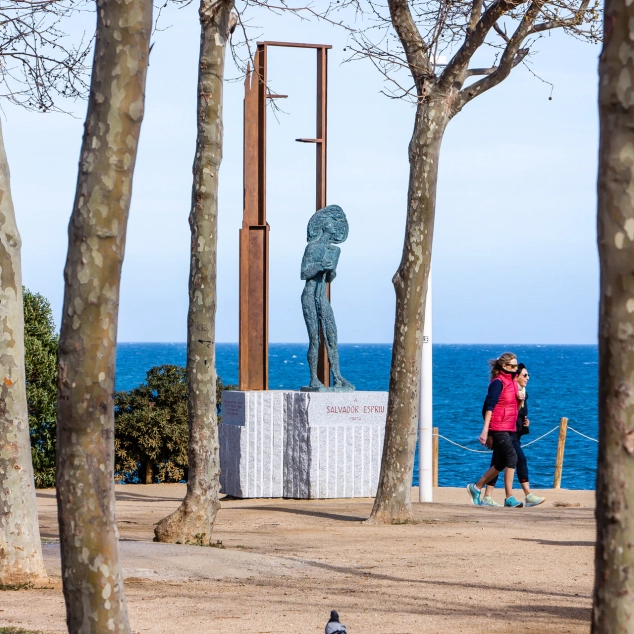 L'escultura, on era instal·lada amb el mar al fons. Foto: AM L'escultura, on era instal·lada amb el mar al fons. Foto: AM