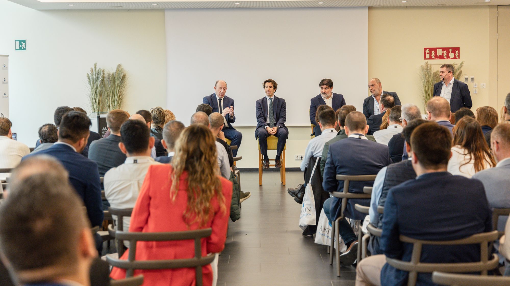 Experts analitzen la situació del mercat immobiliari