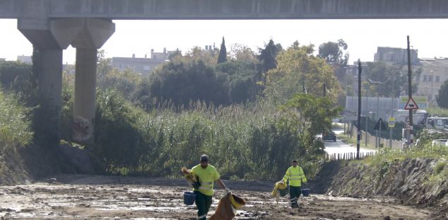 Treballs de neteja a les rieres de Mataró, la de Sant Simó i la d'Argentona. Foto: ACN Treballs de neteja a les rieres de Mataró, la de Sant Simó i la d'Argentona. Foto: ACN