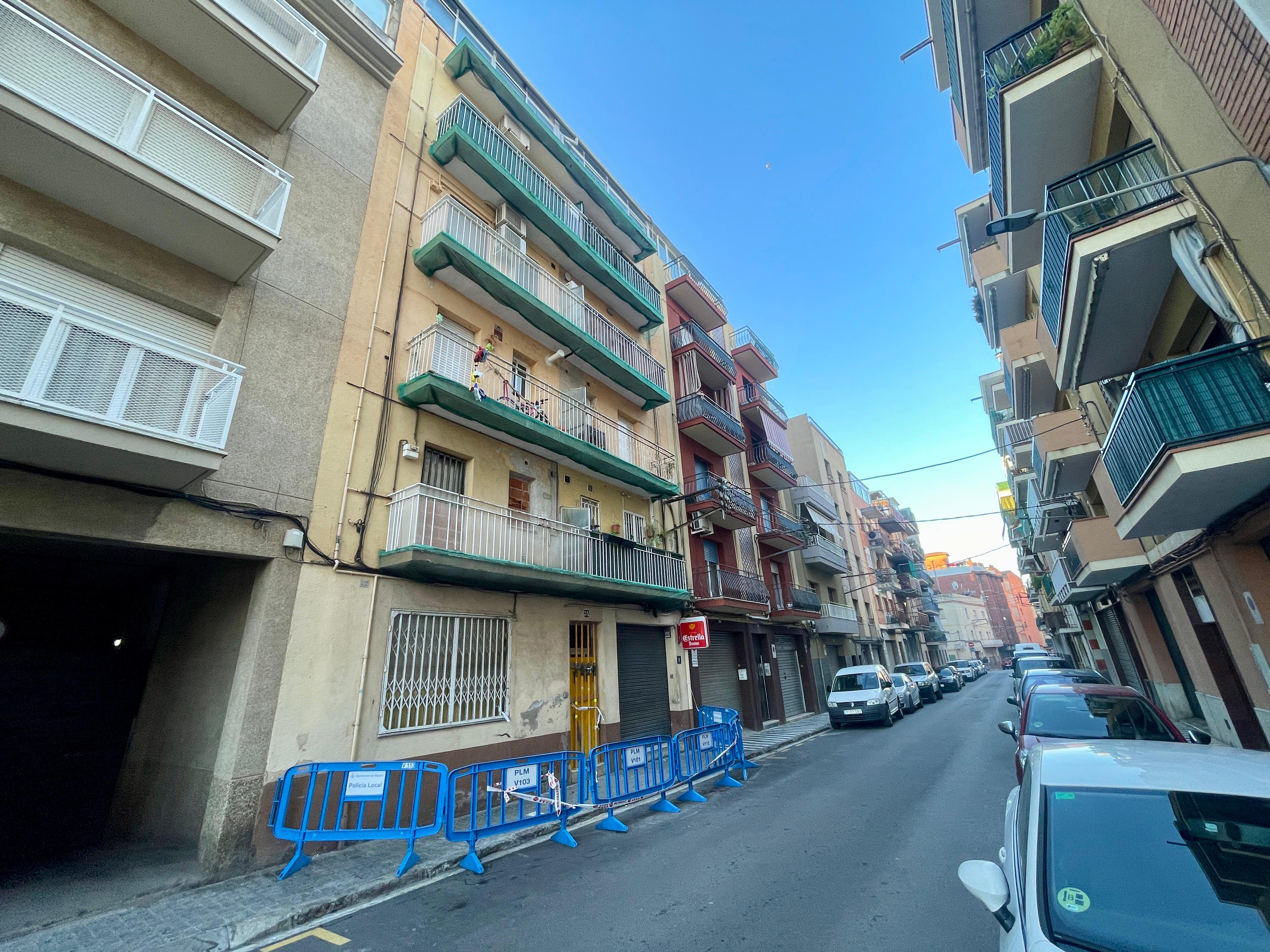El bloc de pisos desallotjat a Rocafonda. Foto: R. Gallofré