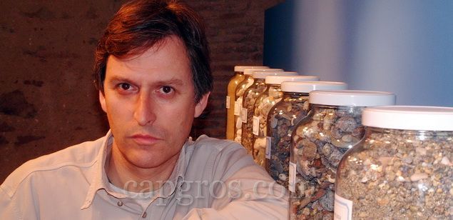 Fradera en una imatge d'arxiu Fradera en una imatge d'arxiu