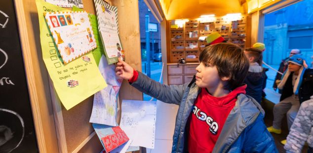 Expectació amb els Carters Reial a la plaça de l'Havana. Foto: R.Gallofré