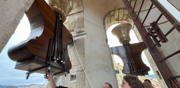 El campanar, amb les noves campanes El campanar, amb les noves campanes
