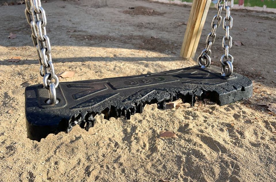 Gronxador malmès al Cami dels Caputxins