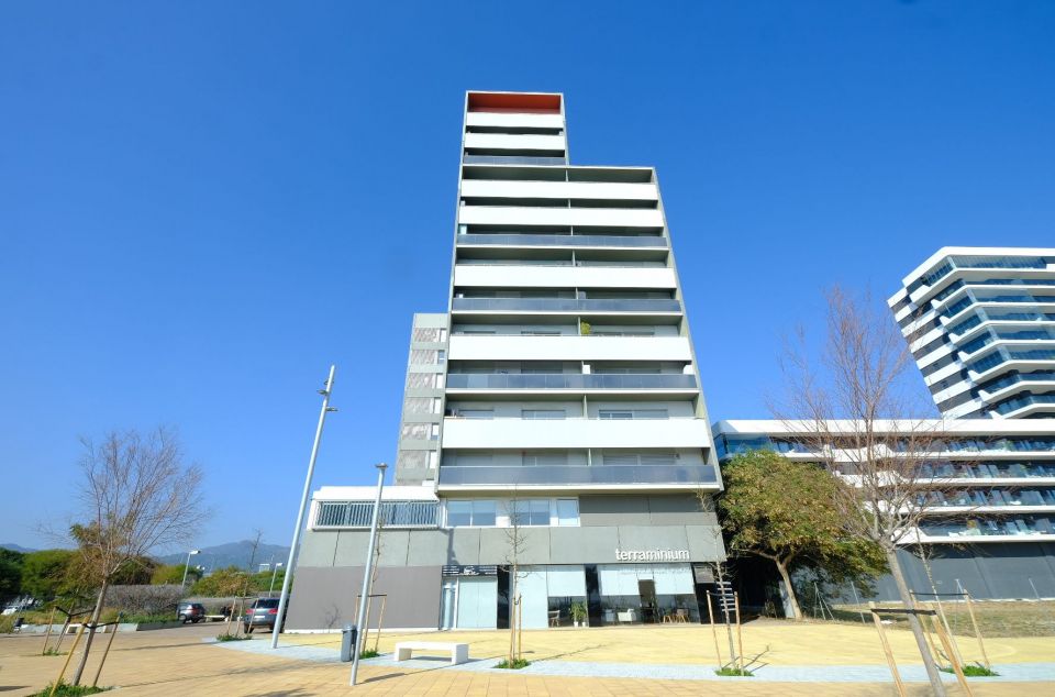 Edificio del Rengle. Foto: R. Gallofré Edificio del Rengle. Foto: R. Gallofré