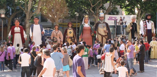Els Gegants d'Iluro conviden la Família Robafaves Els Gegants d'Iluro conviden la Família Robafaves