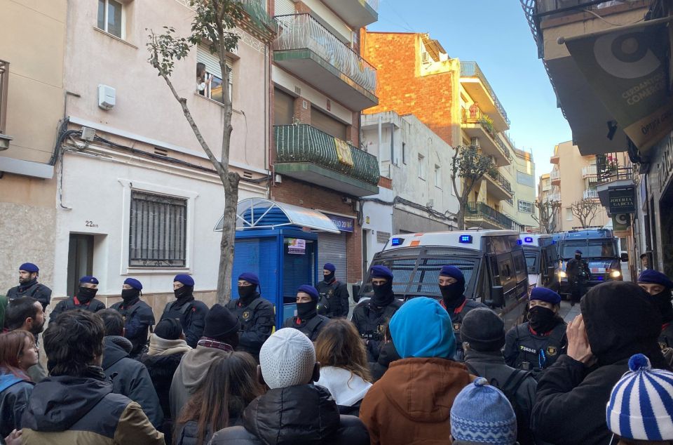 Imatge d'arxiu d'un desnonament al barri de Cerdanyola de Mataró Imatge d'arxiu d'un desnonament al barri de Cerdanyola de Mataró