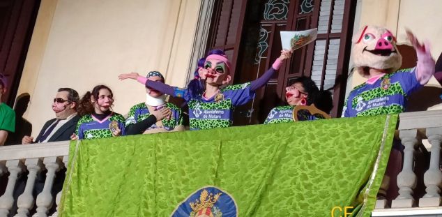 La Pellofa 47, al balcó de l'Ajuntament, en el decurs del pregó. La Pellofa 47, al balcó de l'Ajuntament, en el decurs del pregó.