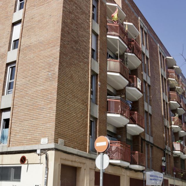 El bloque de la calle Madoz donde los vecinos se han organizado. Foto: ACN